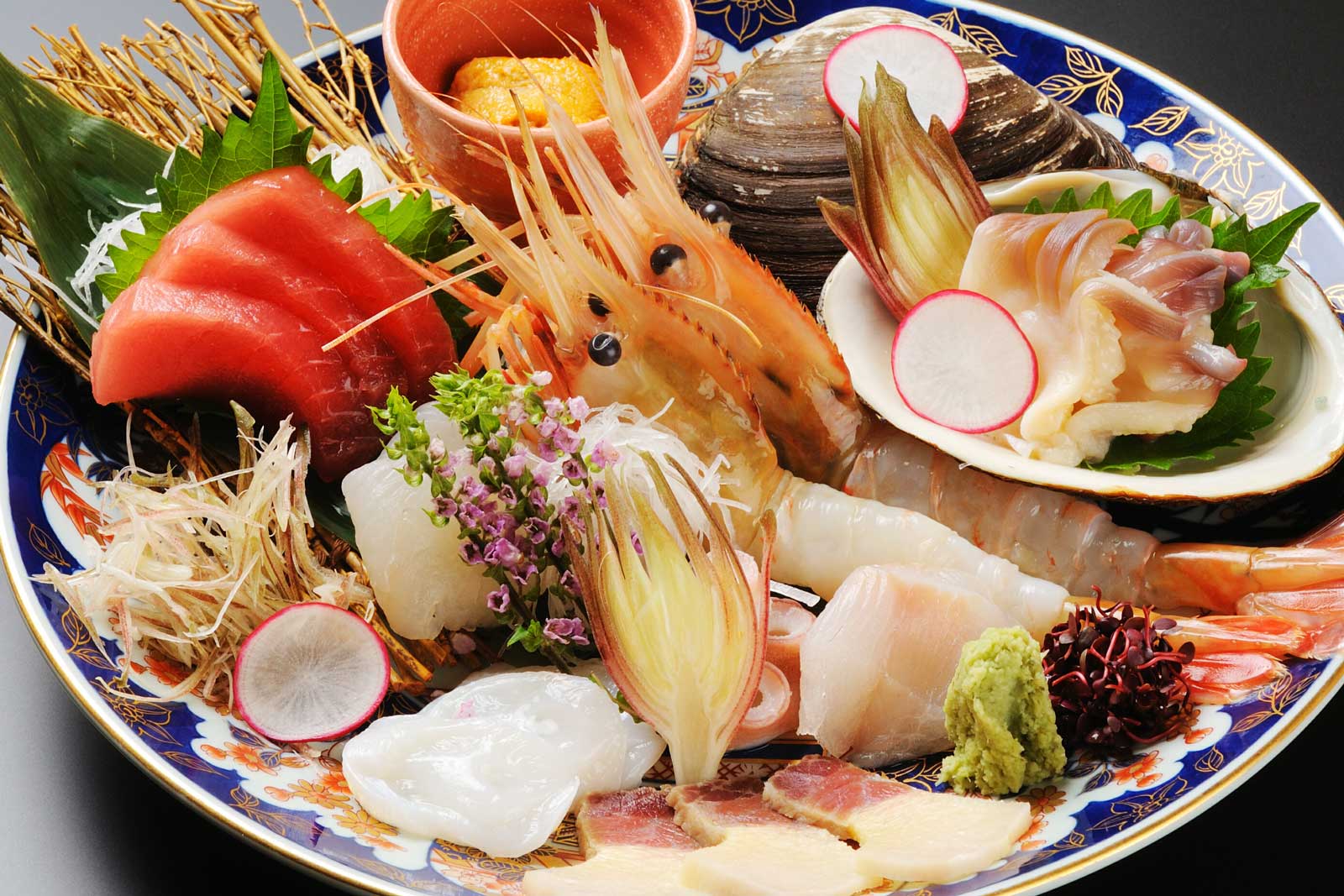「旬のお造り盛り合わせ」四季の旬味が盛りだくさん